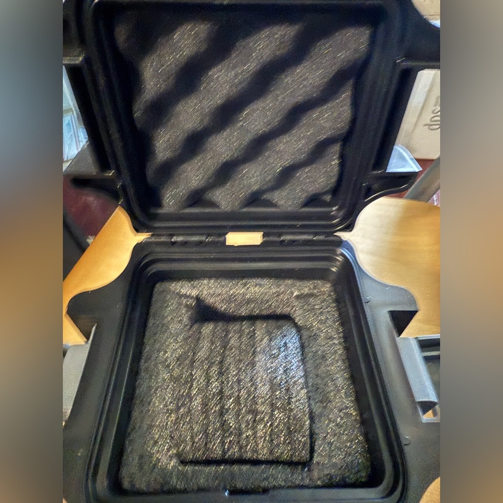 Invicta Racing impact padded watch case - Picture 4 of 6